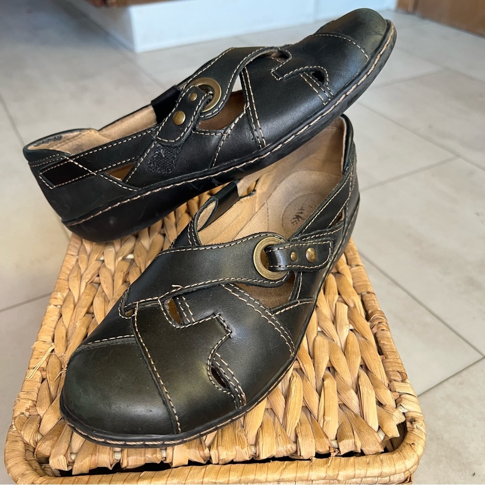 Clarks Black‎ Leather Women's Sandals with Stitch Detail size 7M us